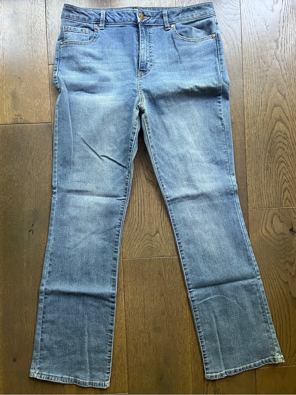 d. jeans Women's Boot-Cut Jeans in Light Blue Wash